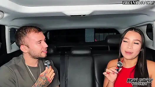 Kolombiyalı büyük götlü Daniela Andrea Brian Evansx ile mutlu sonlu bir röportaj yapıyor