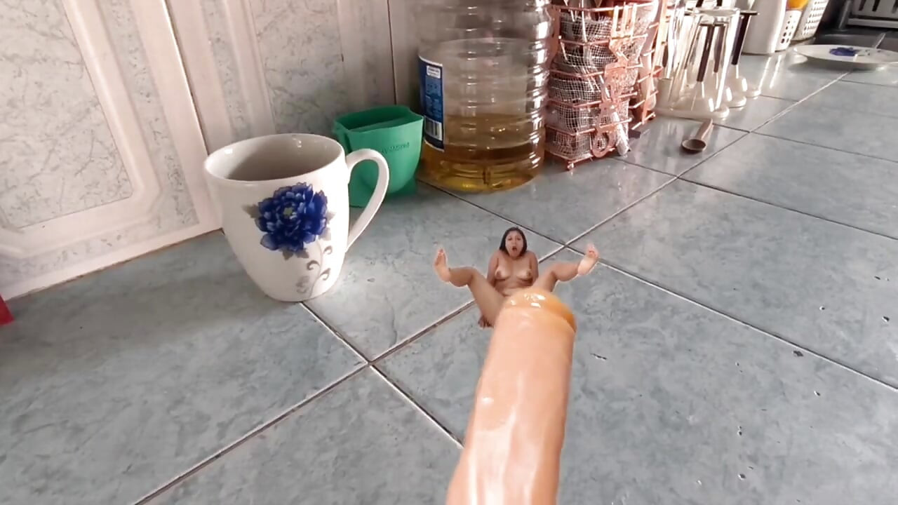 Te micsorezi, umilesti si te pisi pe mine, partea