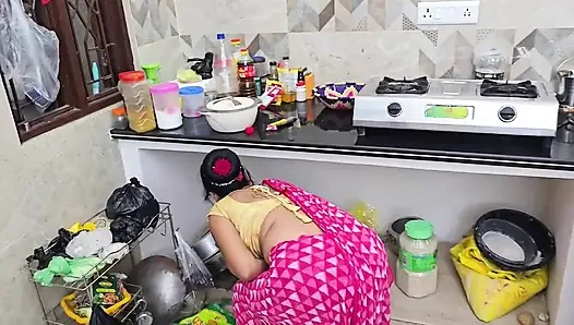 Boss Ne Bhabhi Ko Pramotion dene Ke Bahane Bulaya Apne Room Me Hardcore Sex