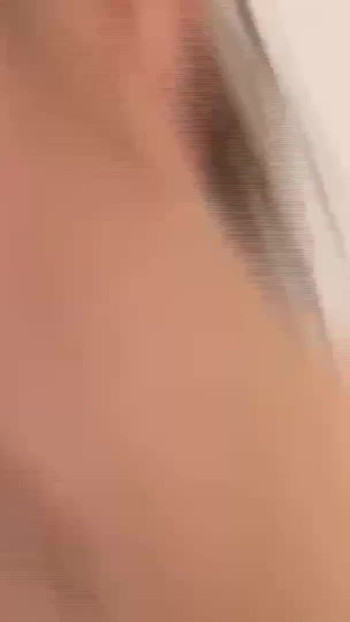 "Ateşli sarışın üvey kız kardeşim sert sikilmek istiyor ve büyük yarağıma bağımlı" dan unutulmaz bir an