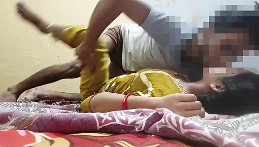 Cewek cantik India dientot posisi misionaris, gaya doggy & sepong kontol"