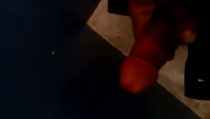 Kesilen yarak boşalıyor