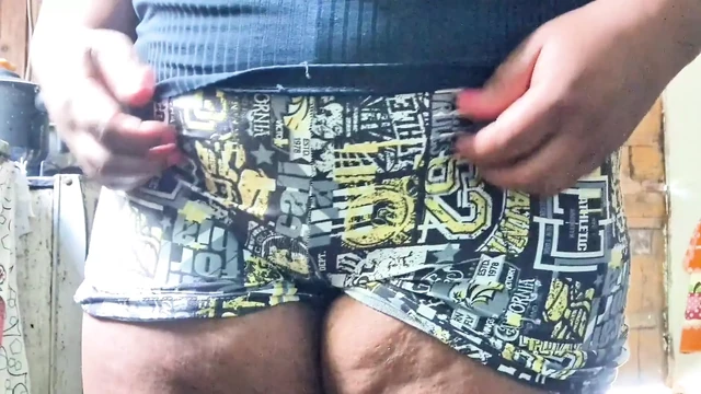 Showing Pussy