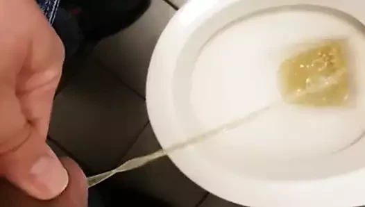 Pissen auf Kundenklo (Saturn)
