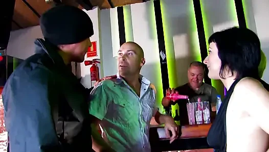 Лизание киски, трах киски, вечеринка вчетвером со спермой в рот