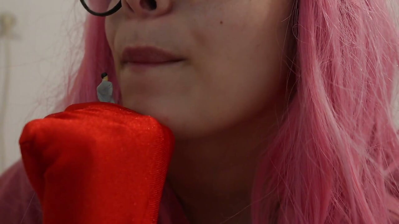 Im Spending a Romantic Day with My Giantess Love for This Moment, Im Even Putting on a Red Glove