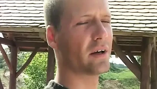 Поклонение ногам в чулках и безумие сосание члена в маске