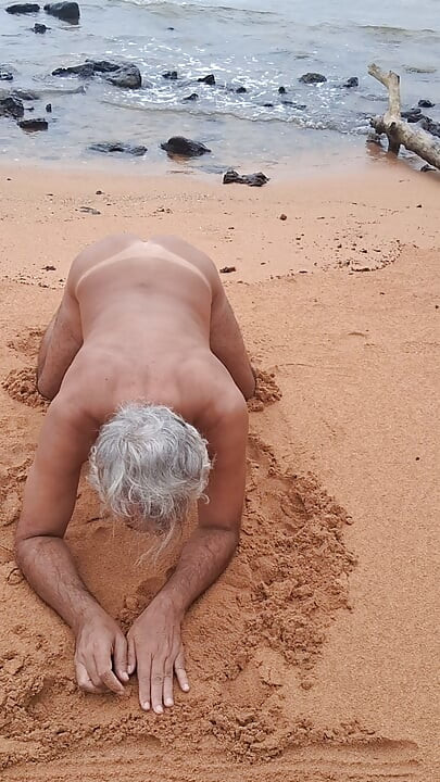 Ladysilva on the beach naked showing off her big sexy ass tanned with mark