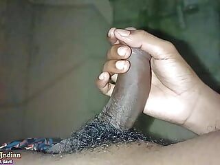 Geiler punjabi-junge masturbiert seinen großen schwanz