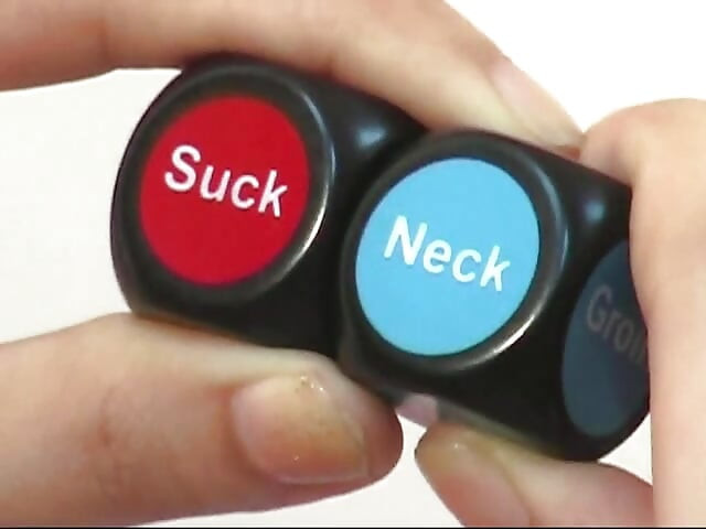 اثنان من الآسيويين الرائعتين يلعبان لعبة