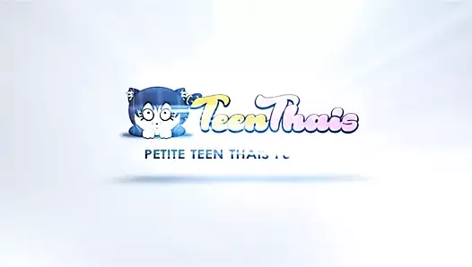 Super attractive Thai bounces on the cock