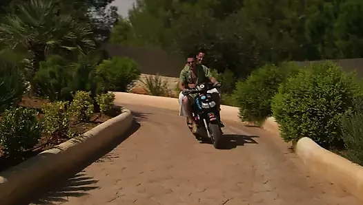 Claudias Holiday - Episode 3