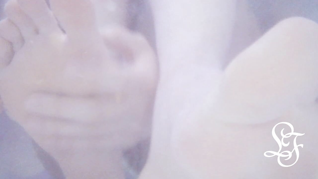 Hey guys, this is my very first sfw video showing my feet!