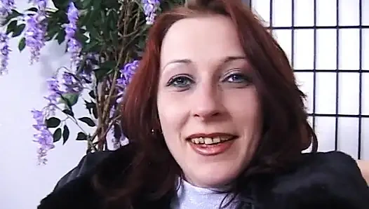 Rothaariges küken bekommt beim casting in pOV doggystyle