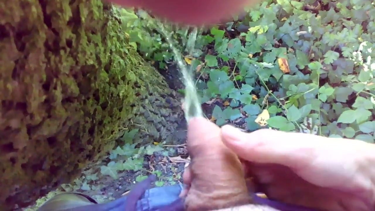 Urinate outdoor