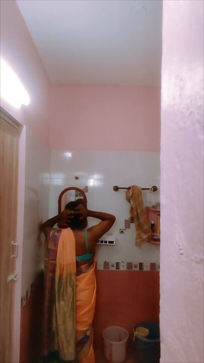 Raaji nahaate hue vidiyo