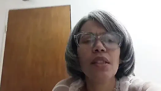 Melihatmu di rumah tanpa istrimu adalah godaan yang luar biasa, aku suka kontolmu, nikmat banget.