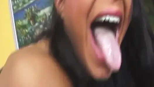 Sesi liar tante seksi rambut cokelat dientot habis-habisan sampai mengerang keenakan