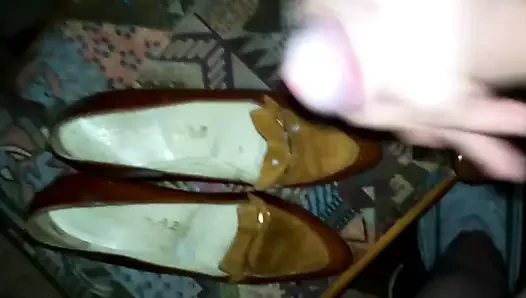 Yabancı ayakkabılara boşalma 21# büyük boşalma