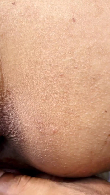 Moment emblématique de « Sexe dans un village en plein air sur un champ de paddy desi indien bengali bhabi baise en levrette et creampie avec audio »