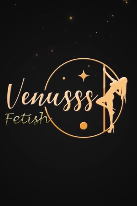 To piger i sexede og intense kys!