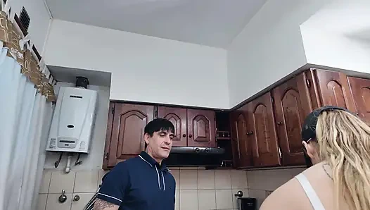 Ortağımın eşcinsel olduğunu sanıyordum ama parayı almaya gittiğimde kurye kız o