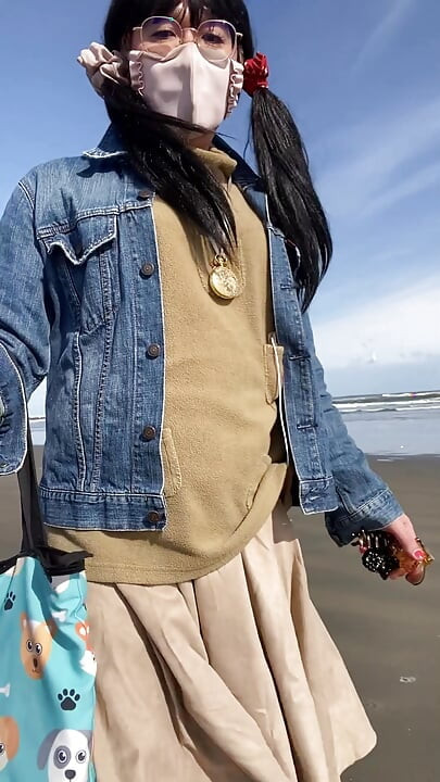 No130 - expuesto en un paseo por la playa abrazado por el sonido de las olas