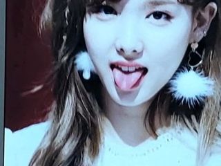 Cumtribute a nayeon