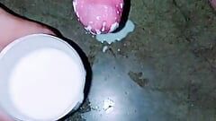 Indischer junge, milch macht mehr teste-masturbation