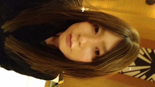 Japonesa crossdresser se masturba vestindo morphsuit