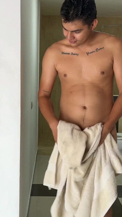 Must-share moment z "Vidím, jak můj nadržený nevlastní bratr masturbuje a je mi sexy, když ho sleduji, tak navrhuji dát jeho"