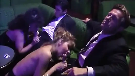 Конец вечера в свинг-клубе