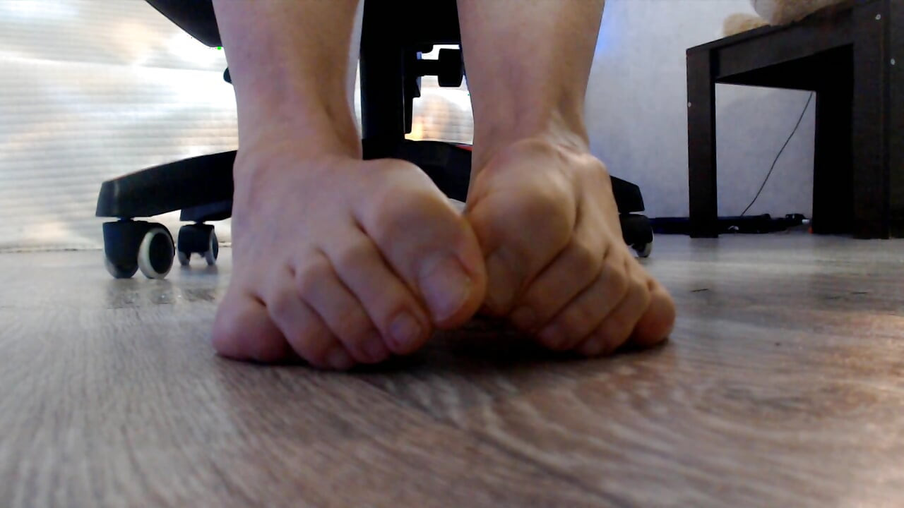 I seduce you with my sweet legs