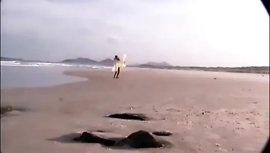 Versauter dreier draußen am strand