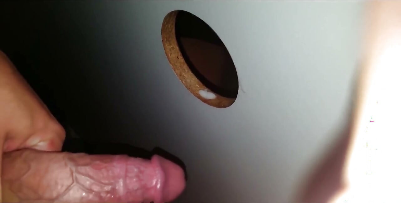 Pacar imut ini gugup di gloryhole