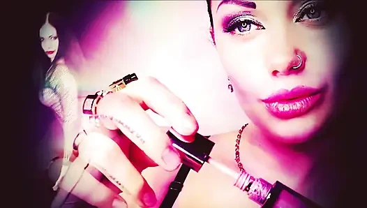 İhtiyacınız olan tek şey büyüleyici dudaklarım!