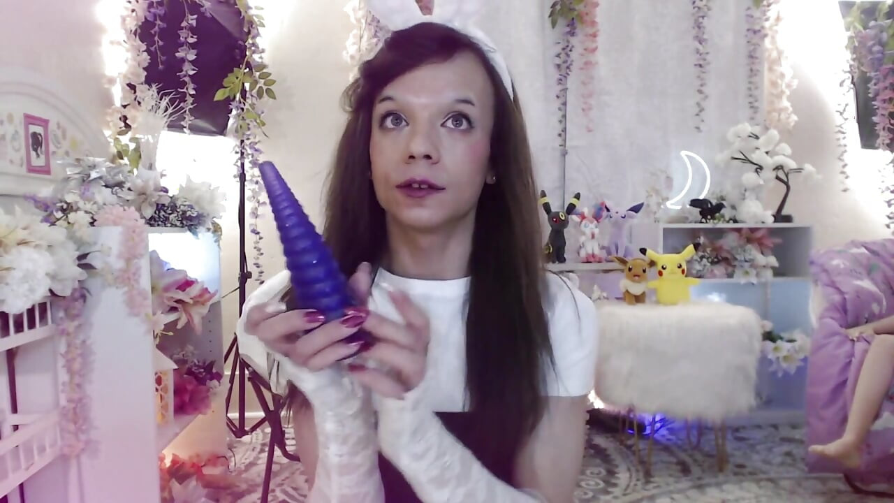 Bunny Femboy Sluškinja Razvaljuje Svoju Usku Čudovišnom Igračkom!!