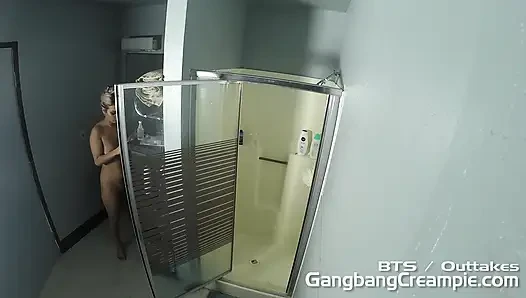 Alana si cewek rusia rambut pirang nyepong kontol cowok kontol