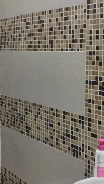 Momento imprescindible de "El amigo del marido vino a la casa solitaria y se folló a una chica india en la bañera de buth"