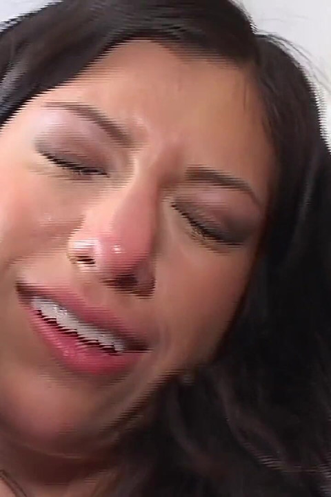 Quente Camilla brinca com sextoy pela primeira vez