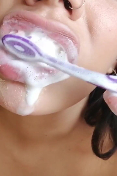 Periajul dinților cu spermă cremoasă