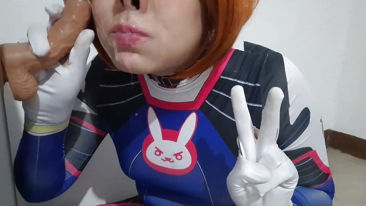 Version Complète: Femboy Avec Dva Cosplay Et BDSM Nosehook Suce, Mange Du Sperme Et Gorge Profonde Sur Un Gros Gode