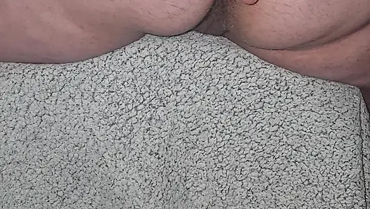 Lastik yarağı deliklerimin içine sokuyorum