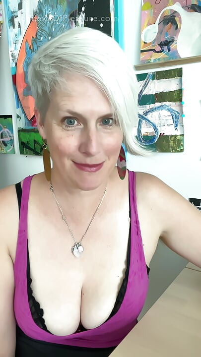 Your Ex-Girlfriend's Mom Gave You A Handjob At A Cafe (JOI)