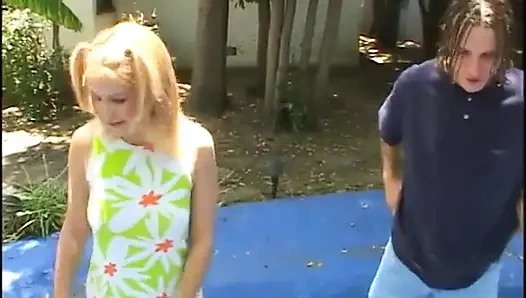 willst du schläger sein, wird unschuldige blondine raus