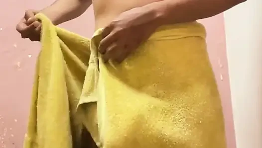 Genç Vergon Banyo Yapmak Üzereyken Kız Arkadaşına Video Gönderiyor