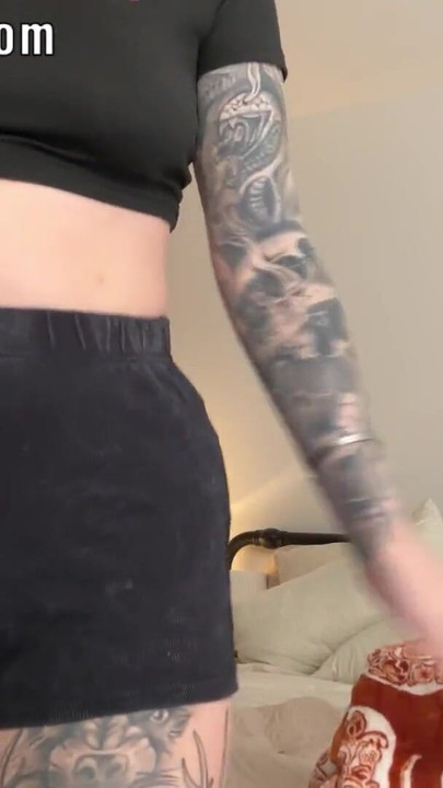 NO CUTS Elizabeth's Twerking in Shorts Try-On-Haul (She Twerks in ALL of the shorts) | Clip 1