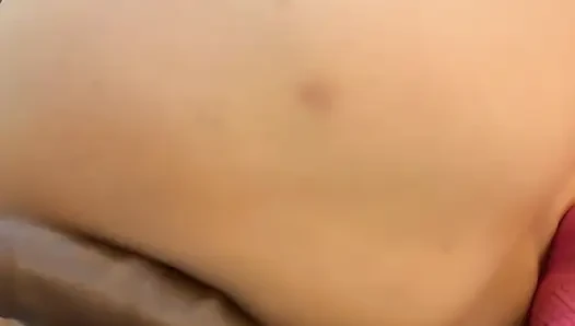 Istri semok latina yang doyan selingkuh lagi asik ngentot memeknya pakai dildo sampai muncrat
