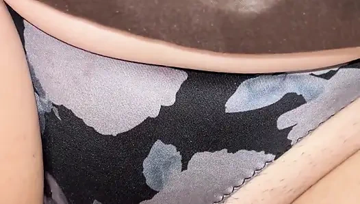 Bu sabah kıllı orta yaşlı seksi komşumun evine uğradım ve külotun her yerine boşaldım