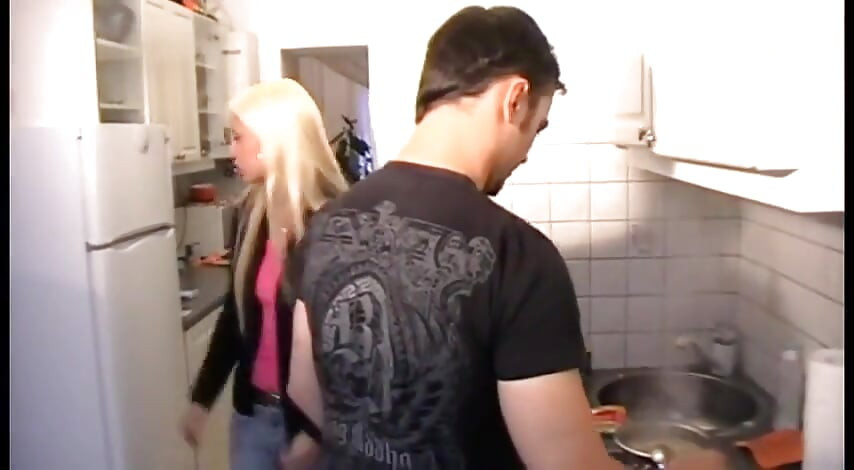 Husslav måste rengöra köket